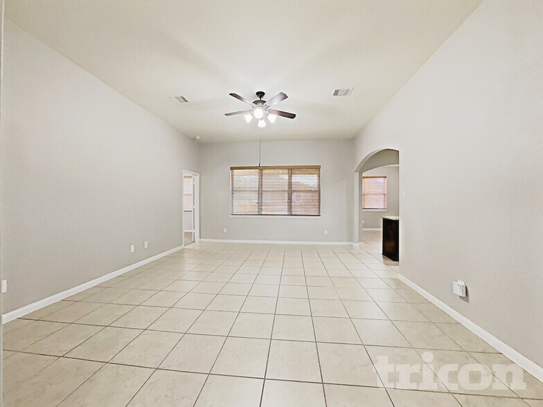 Building Photo - 7611 Daisy Port Ln