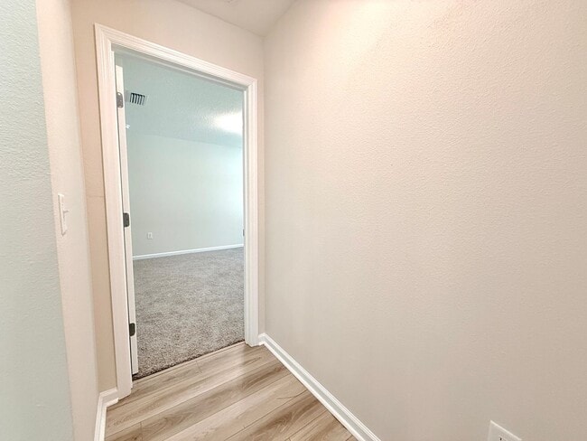 Building Photo - Beautiful 4BR Home with Open Floor Plan & Fully Fenced Backyard