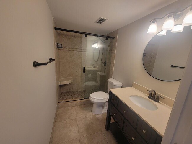 Building Photo - 180 Yacht Club Way