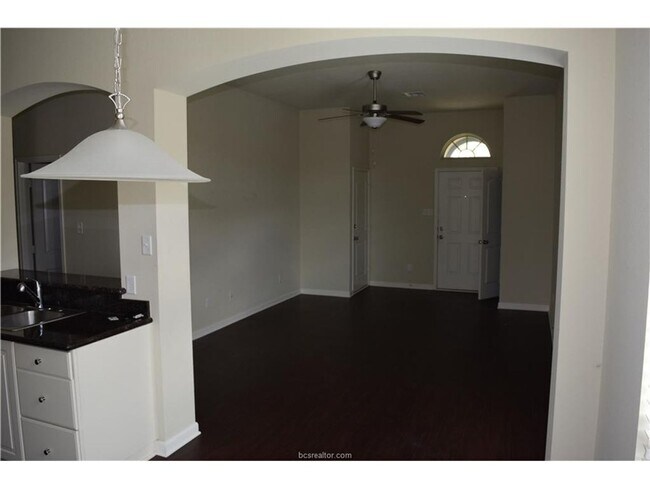 Building Photo - Stunning 3 Bed, 2 Bath in Creek Meadows!