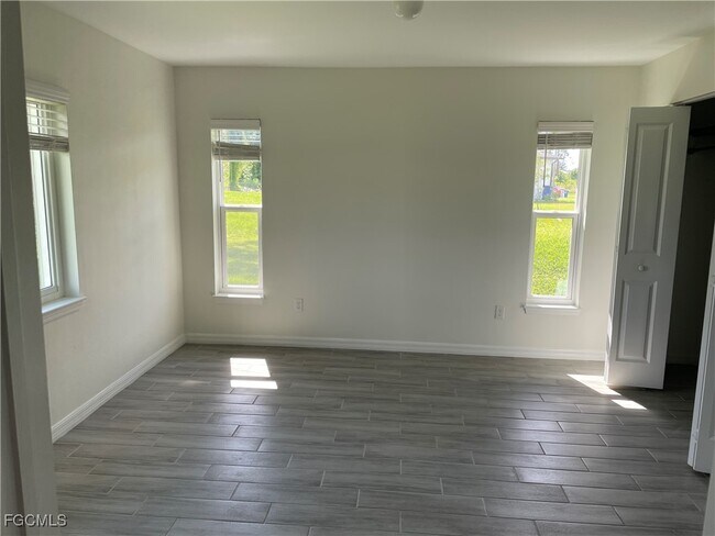 Building Photo - 1114 Circle Dr