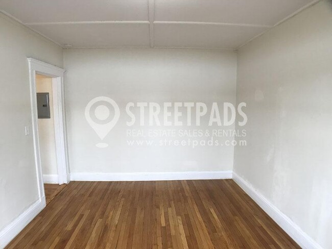 Building Photo - bedroom in Boston MA 02215