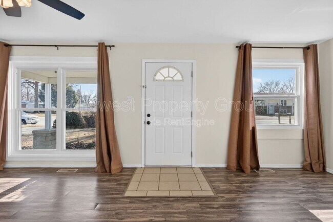 Building Photo - 36 Jamestown Dr