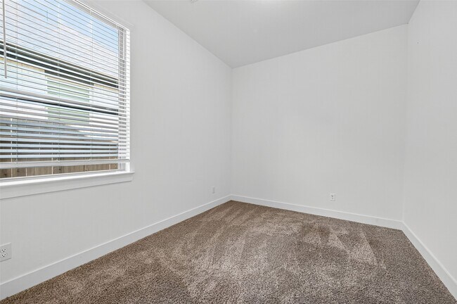 Building Photo - 10727 River Walk Dr