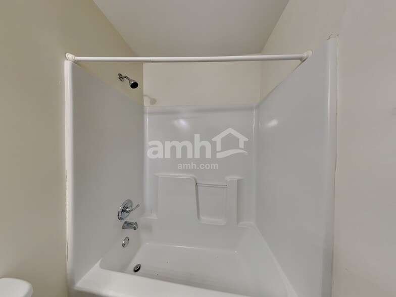 Building Photo - 3805 Hawk Tail Drive