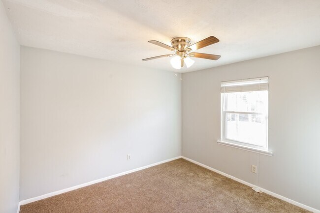 Building Photo - 5323 Dixieland Rd