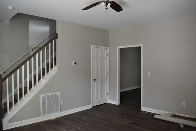 Building Photo - Nice 3 Bedroom 1 1/2 Bath Newly Renovated Shelby Park Home!