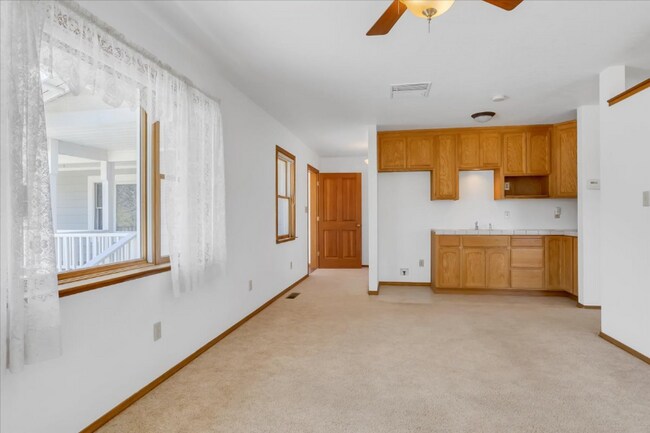 Building Photo - 21179 Hemlock St