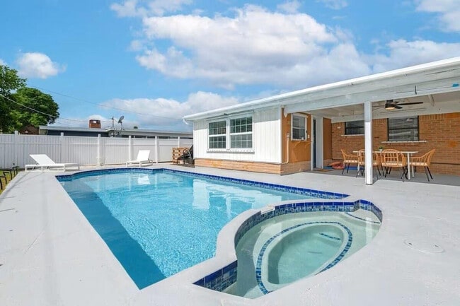 Building Photo - 3762 Catalina Rd