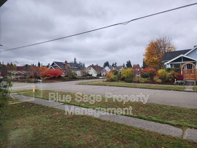 Building Photo - 137 W 13th St