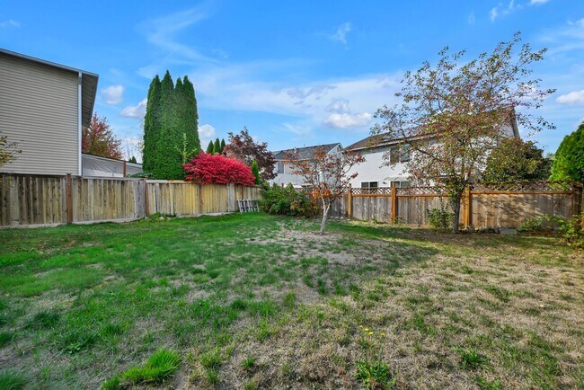 Building Photo - 4 BED & 2.5 SINGLE FAMILY HOUSE FOR RENT
