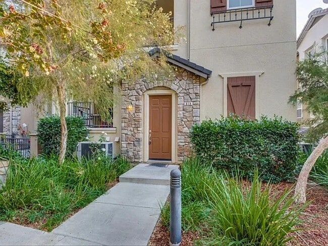 Building Photo - SAN JOSE-beautiful  townhome with tandem t...