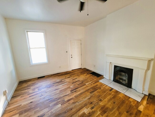 Building Photo - Be the First! Beautifully renovated townho...