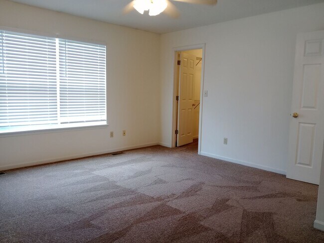 Building Photo - 3527-3529 Prescott Dr.