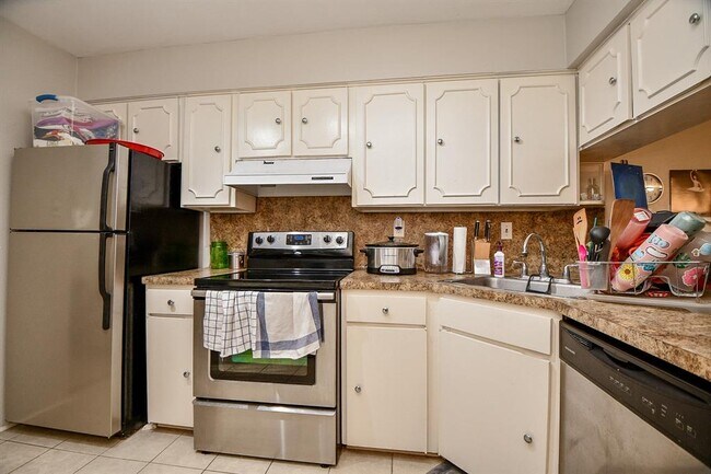 Building Photo - 2565 Marilee Ln