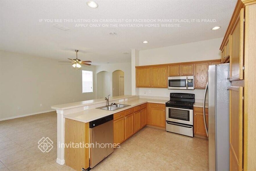 Building Photo - 2136 Windcrest Lake Cir