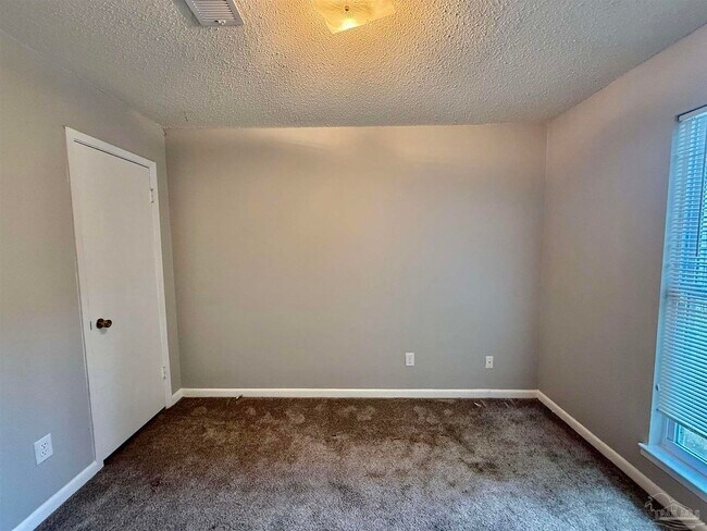 Building Photo - 3228 Santa Rosa Dr