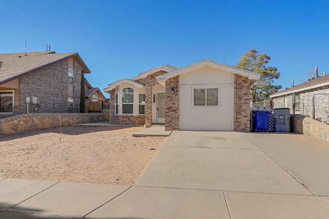 Building Photo - "Charming 3-Bedroom Home in El Paso with Spacious Living Areas – 1251 Sq Ft of Comfort!"