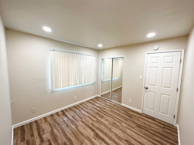 Building Photo - 9906 Buena Vista Dr