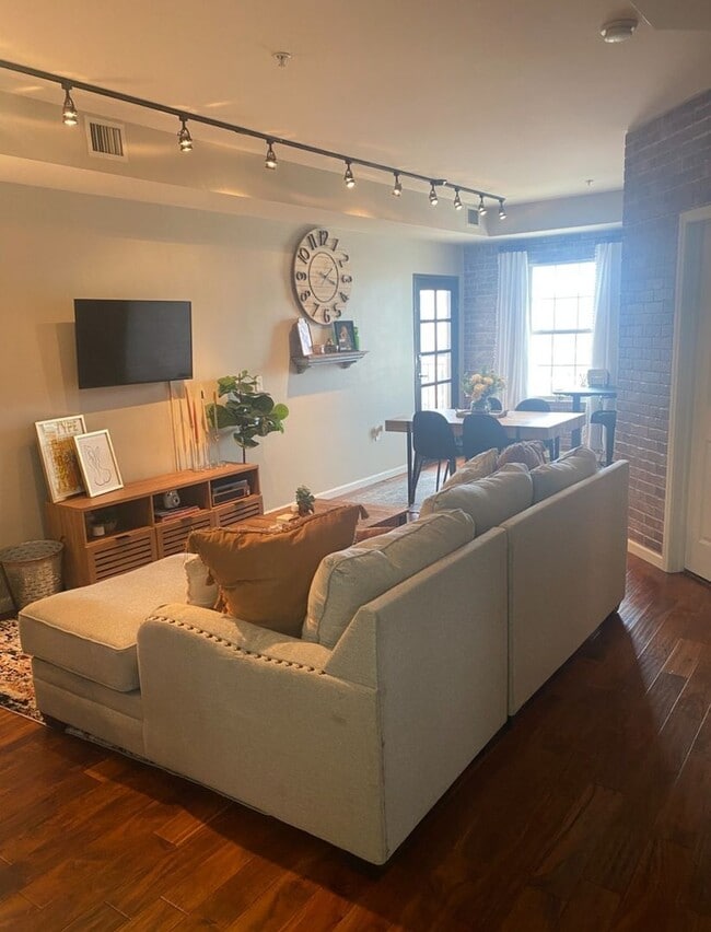 Building Photo - Charming 1BR Condo in Denver