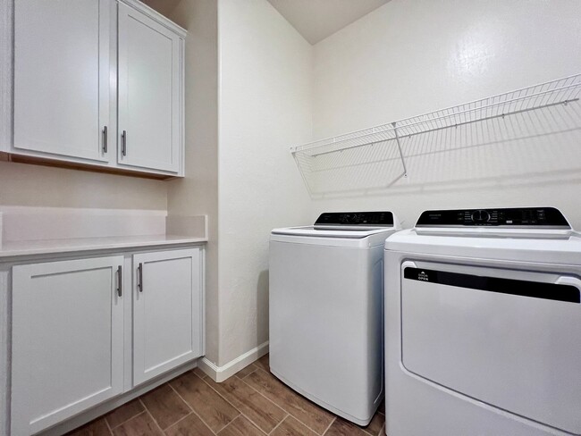 Building Photo - $2,550 Armstrong & Olive, 3 Bedroom - E. W...