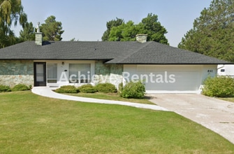 Building Photo - 841 Juniper Dr