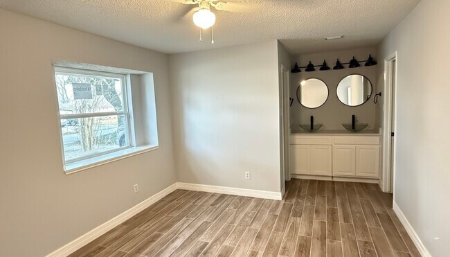 Building Photo - 4202 Junker St