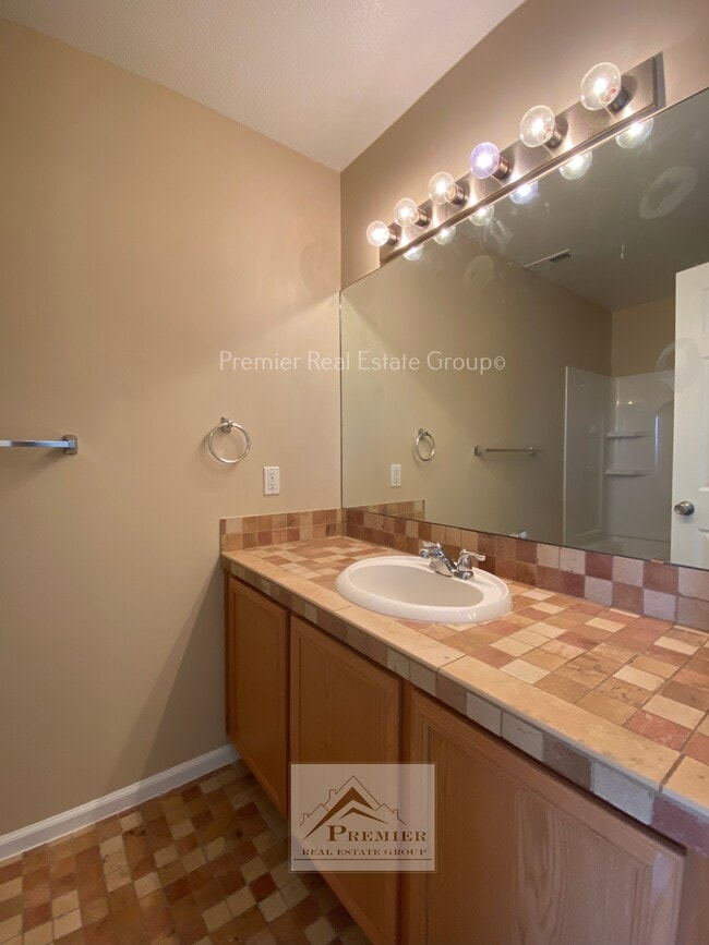 Building Photo - 7668 Sandy Springs Point