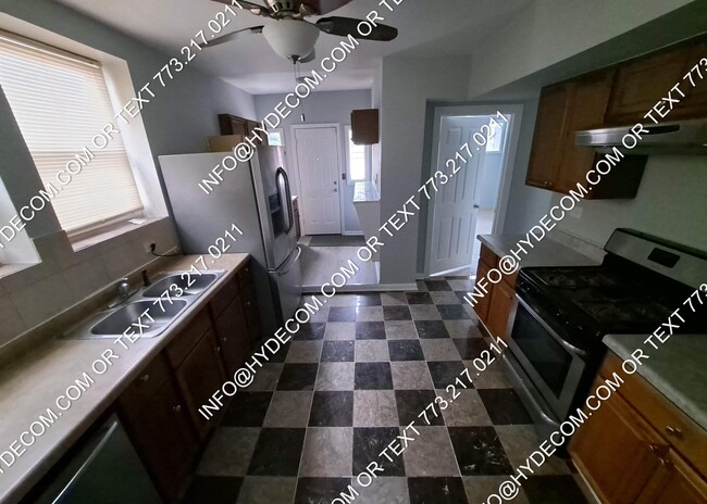Building Photo - 8723 S Racine Ave