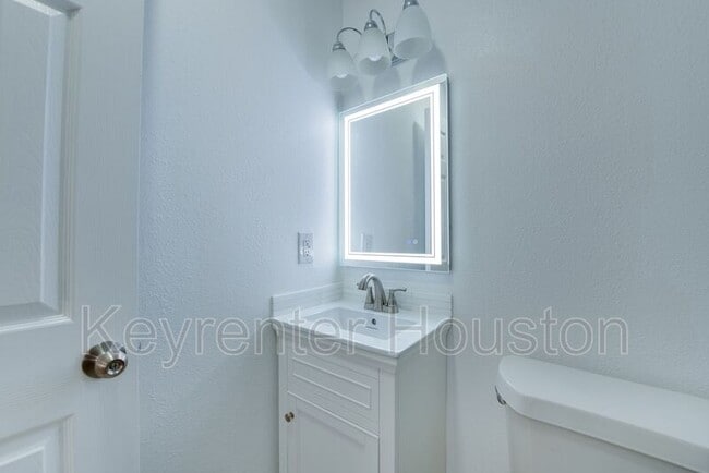 Building Photo - 2413 Woodgate St