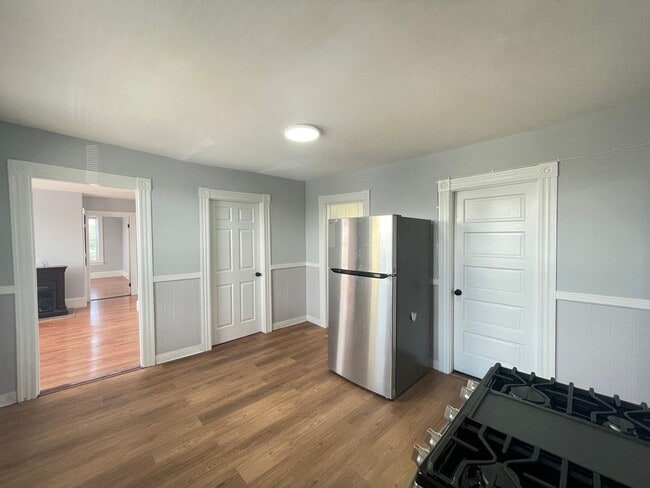 Building Photo - 231 Laurel St