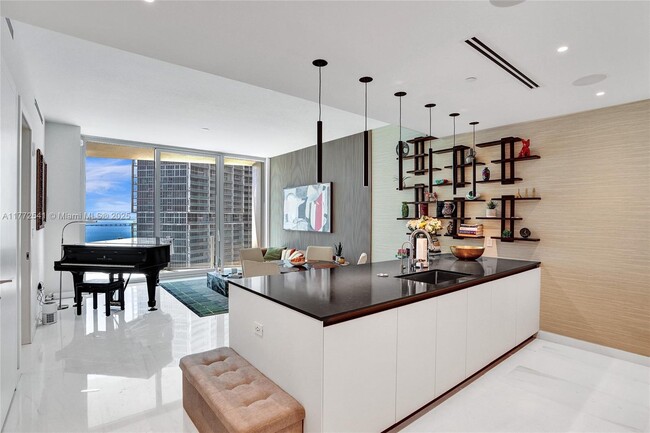 Building Photo - 300 Biscayne Blvd Way