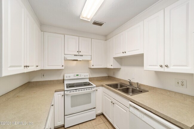 Building Photo - 501 SW 75th St