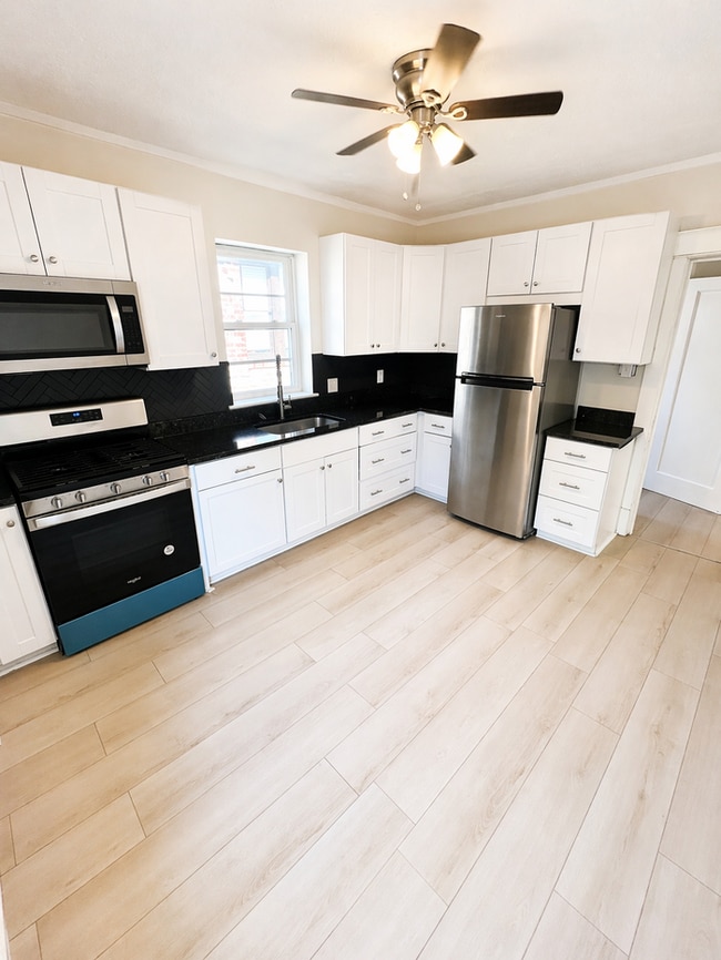 Building Photo - 7104 Tulane Ave