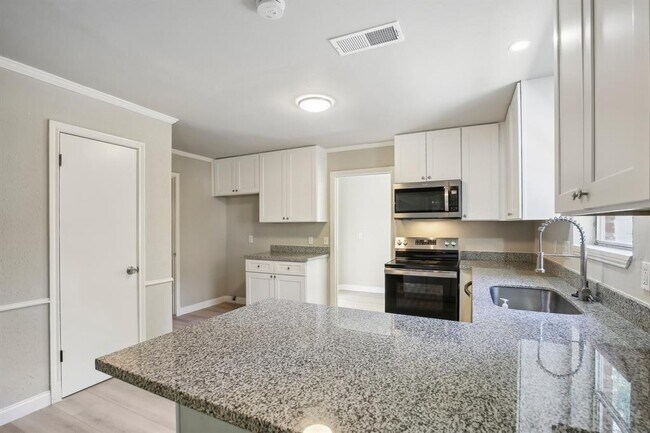 Building Photo - 6531 Coral Ridge Rd