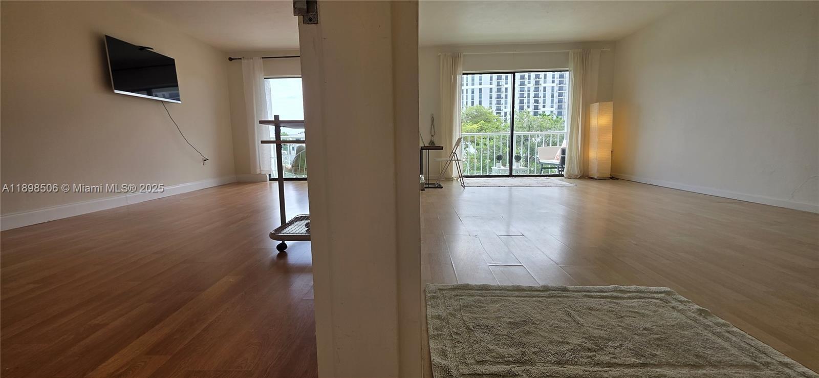 Building Photo - 1650 NE 115th St