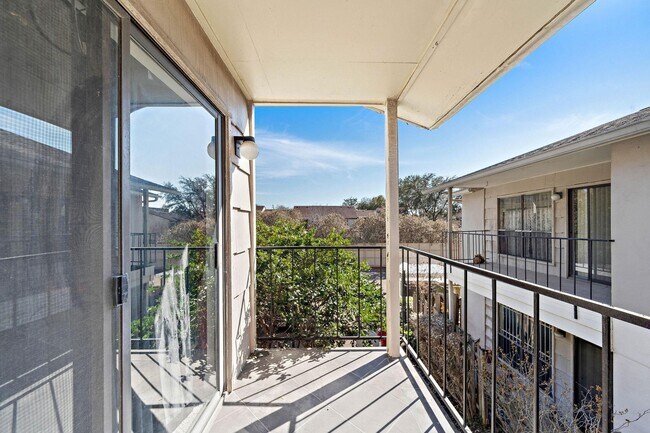 Building Photo - 1818 Augusta Dr