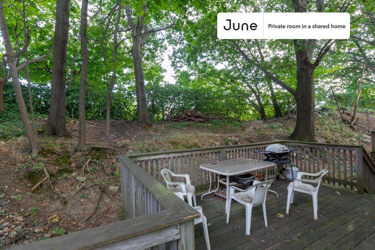 Building Photo - Room in Shared 5 bed/2 bath home