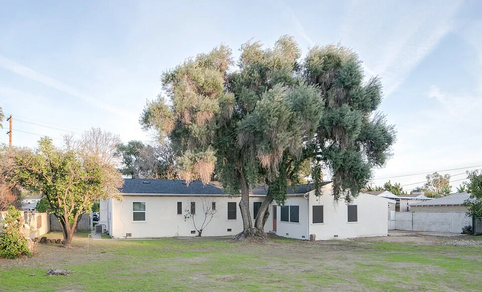 Building Photo - 2225 Scott Rd