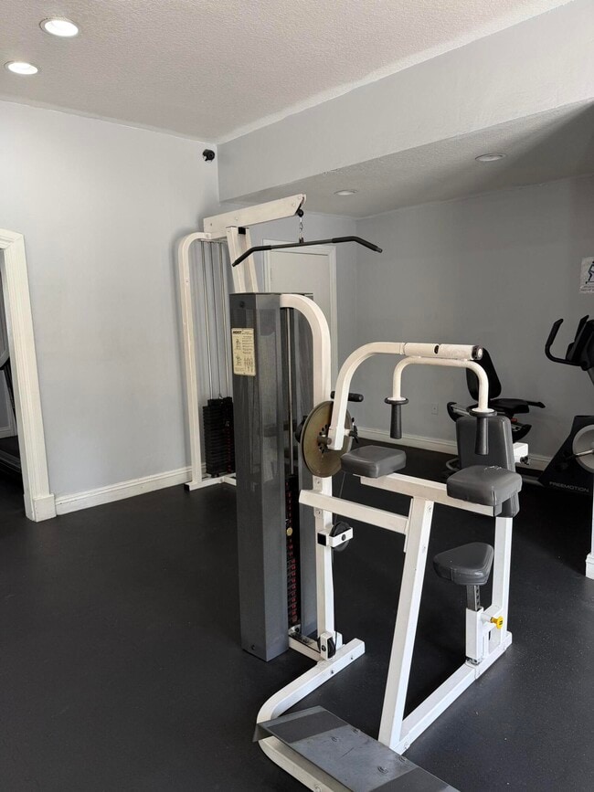 Building Photo - 8160 Geneva Ct