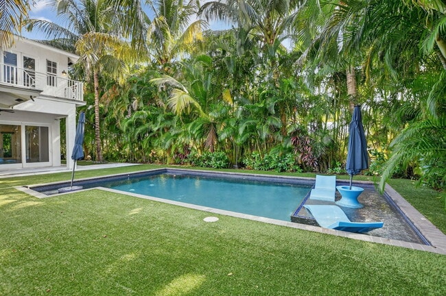 Building Photo - 200 NW 10th St