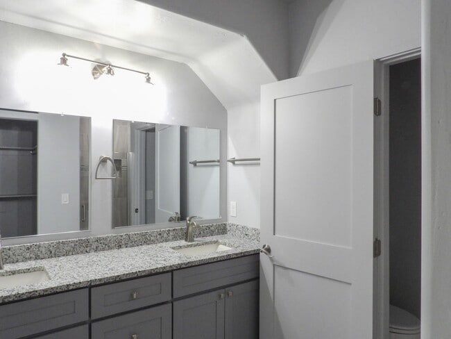 Building Photo - 3 Bedroom 2.5 Bath Home