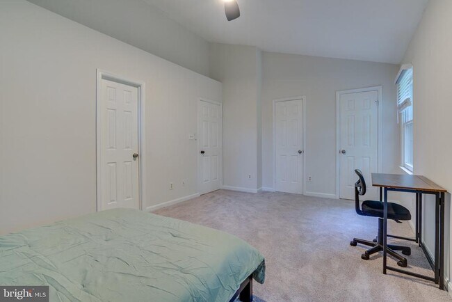 Building Photo - 3700 Roxbury Ln