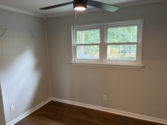Building Photo - 2109 Villaret Dr SW