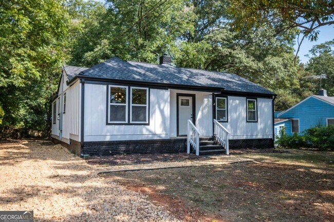 Primary Photo - 495 Clover St