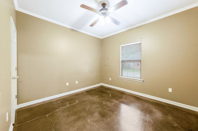 Building Photo - 3 Bedroom Townhouse in Broussard