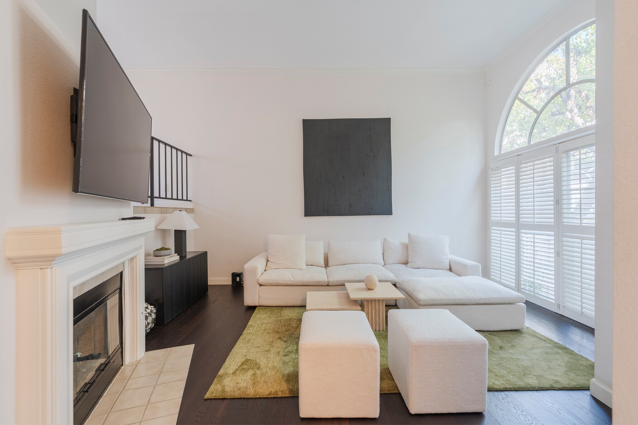 Building Photo - 5455 Sylmar Ave