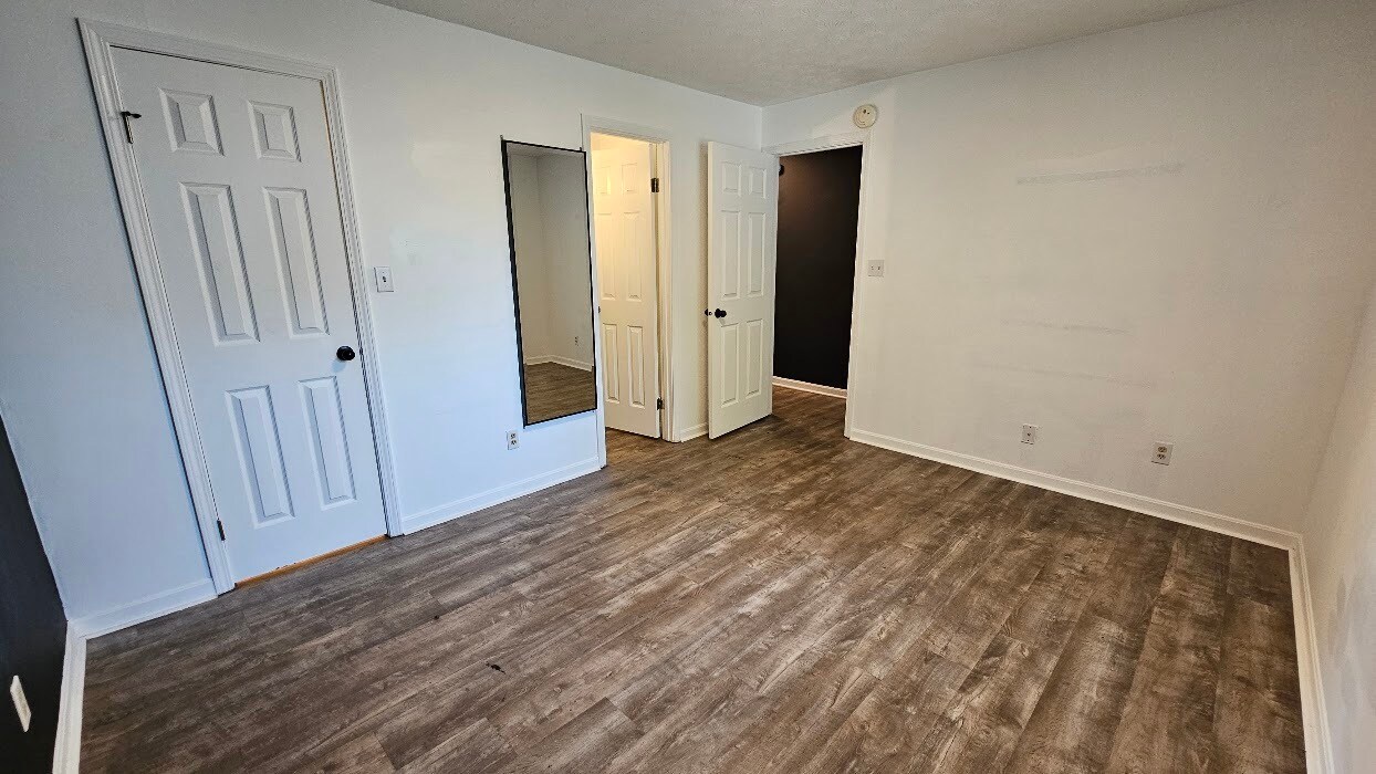 Master Bedroom - 626 Woods Crossing Dr