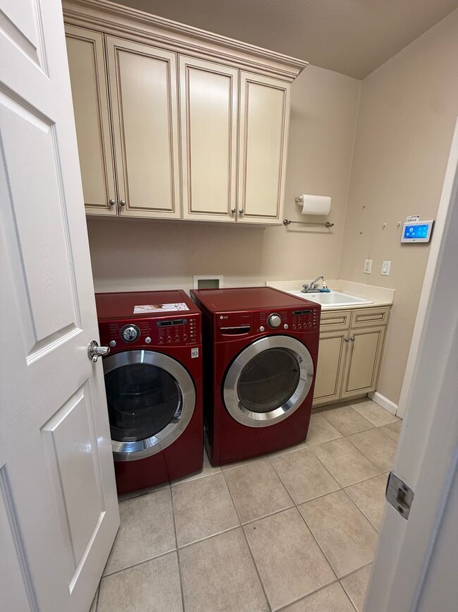 Building Photo - Available today - West Lake Estate 4/3 home