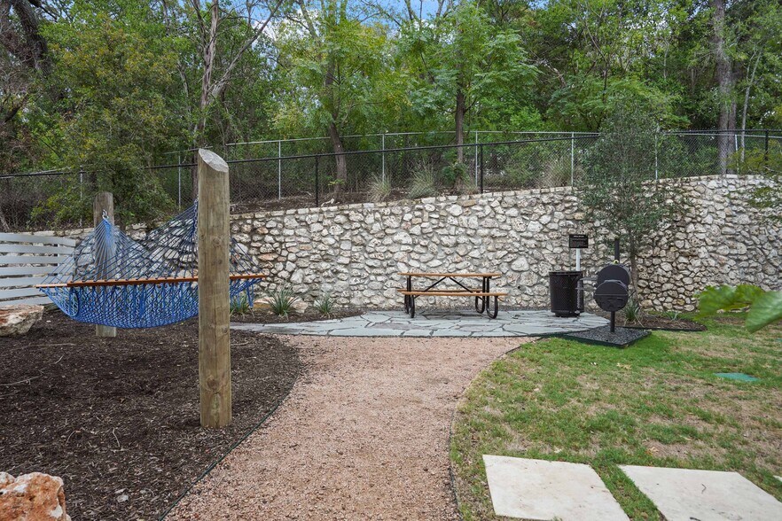 Building Photo - 3809 Valley View Rd